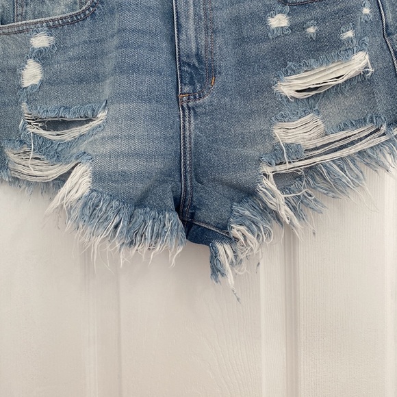 NWT FASHION NOVA HEARTBREAKER DISTRESSED DENIM SHORTS SIZE L - Picture 2 of 6